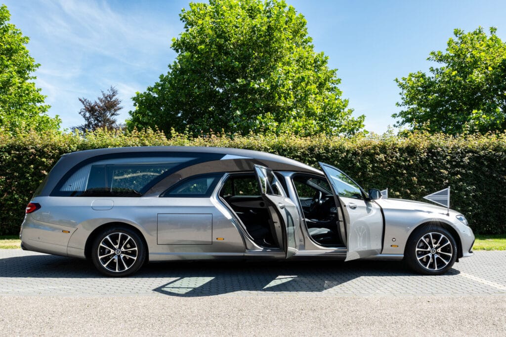 Familierouwauto Rita Feld Hoorn