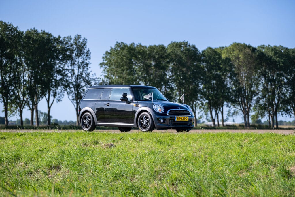 Mini rouwauto Rita Feld Hoorn