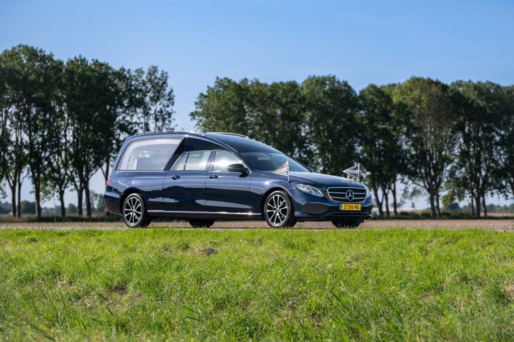 Rouwauto Rita Feld Hoorn